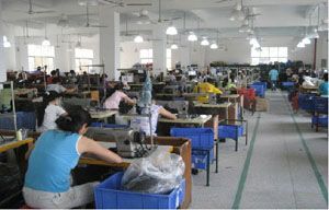 廣州焦點皮具手袋廠 專業(yè)技術服務引領皮具制造新潮流